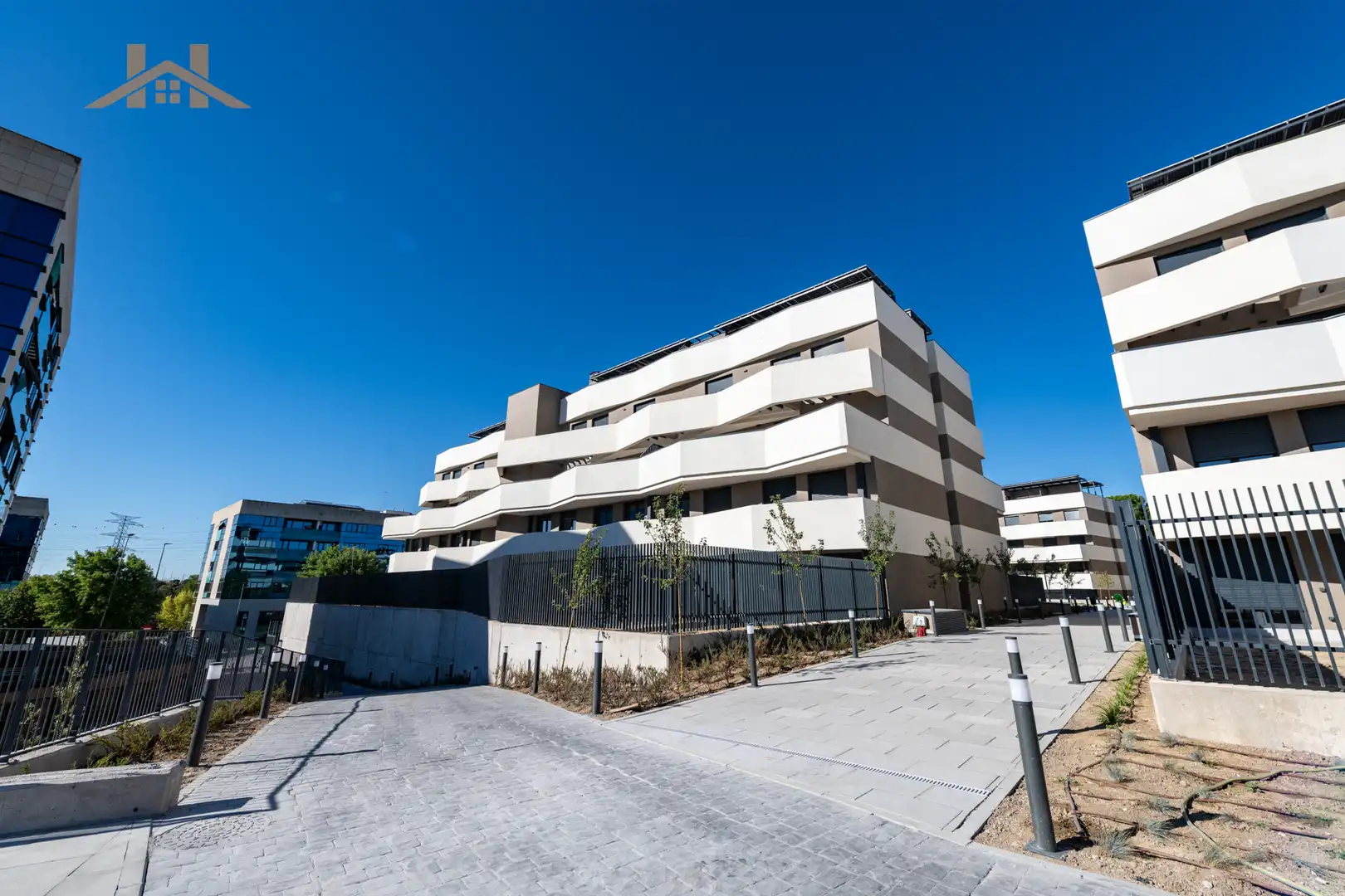 Flat with pool for sale in Avenida del Puente Cultural