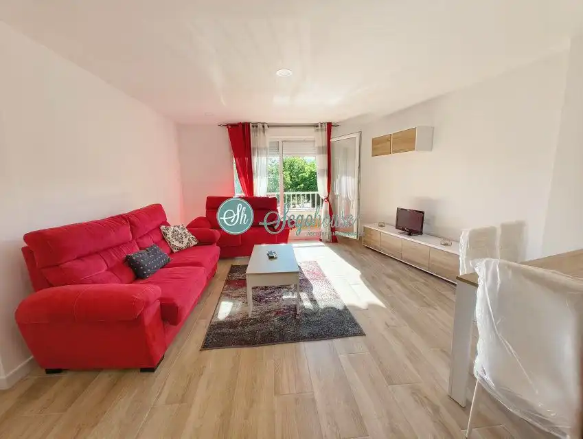Sala d'estar de Pis de lloguer en Segovia amb Calefacció, Terrassa i Balcó