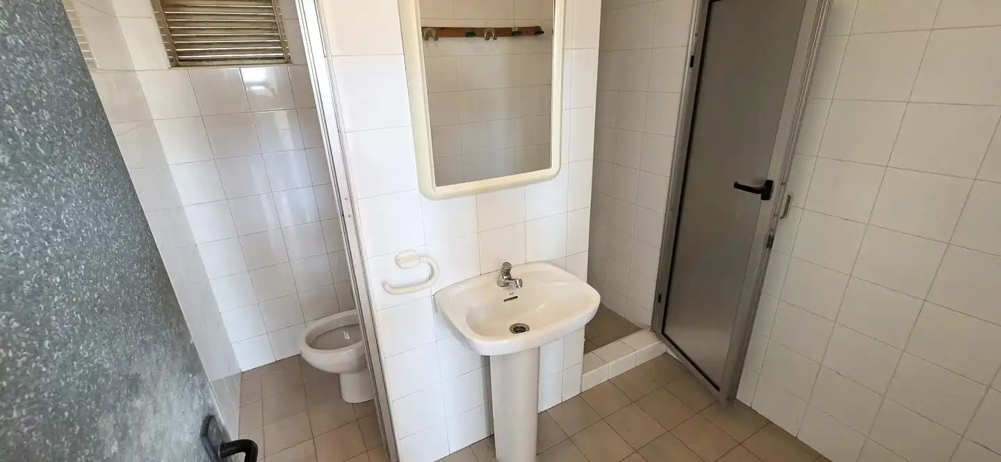 Baño de Nave industrial de alquiler en Elche / Elx