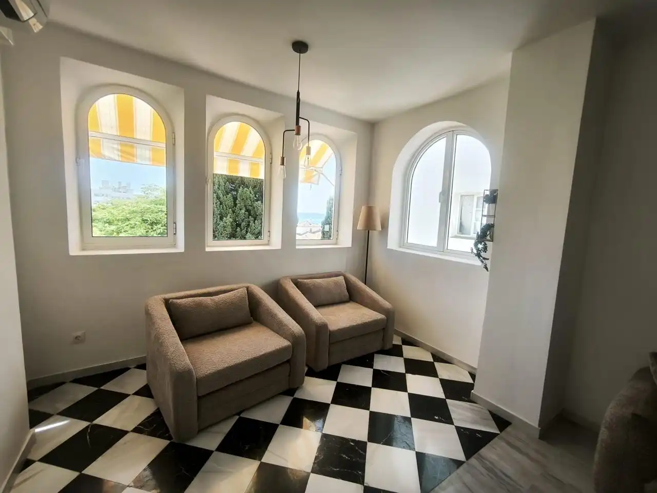 Wohnzimmer von Wohnung zur Miete in Benalmádena mit Klimaanlage und Möbliert