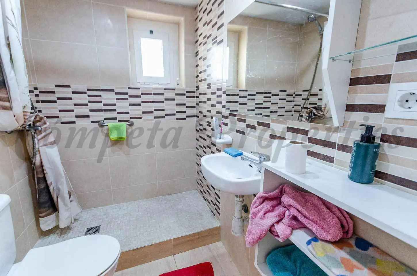 Baño de Casa adosada en venta en Salares con Terraza y Amueblado