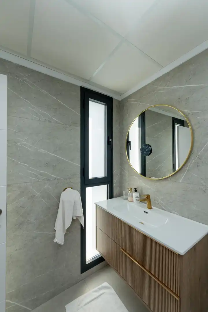 Badezimmer von Haus oder Chalet zur Miete in El Campello mit Klimaanlage, Privatgarten und Terrasse