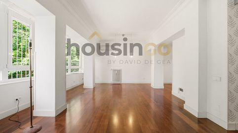 Foto 3 de Piso en venta en Amado Nervo, Niño Jesús, Madrid Capital