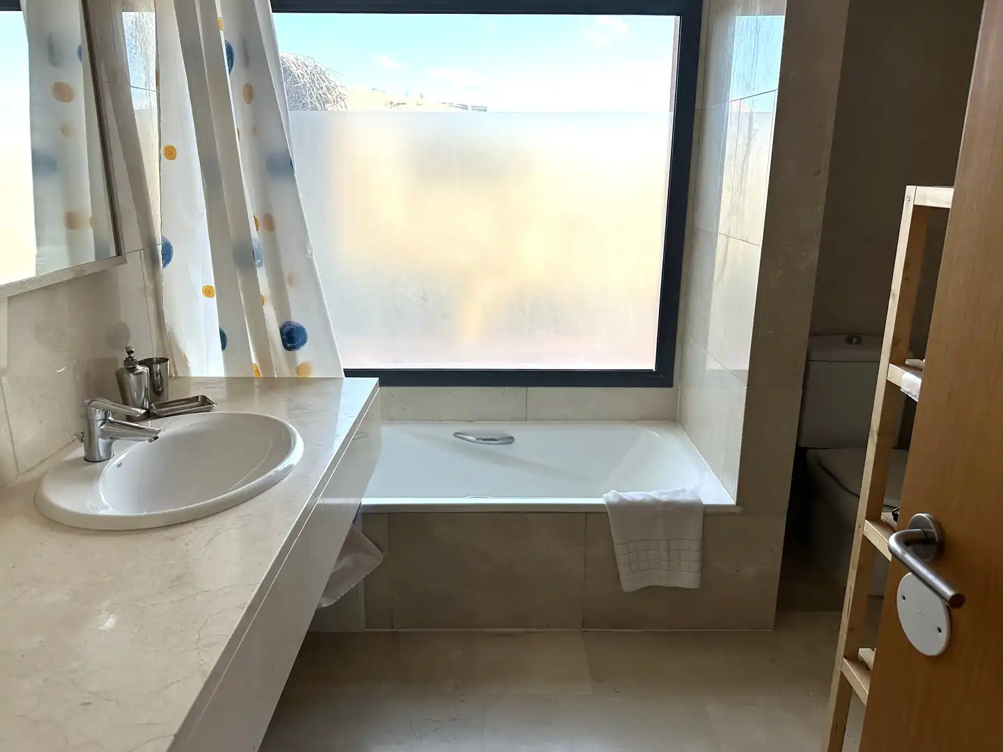 Bathroom of Houses for sale in San Bartolomé de Tirajana  with Air Conditioner, Private garden and Parquet flooring