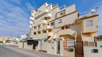 Vista exterior de Casa o xalet en venda en Torrevieja amb Aire condicionat, Terrassa i Traster