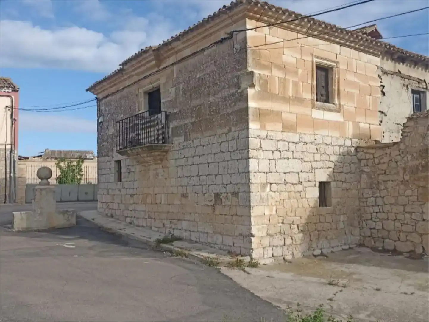 Vista exterior de Casa o xalet en venda en Valles de Palenzuela, Burgos