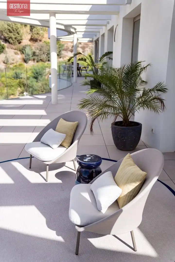 Terrasse von Dachboden zum Verkauf in Benahavís mit Klimaanlage, Heizung und Privatgarten