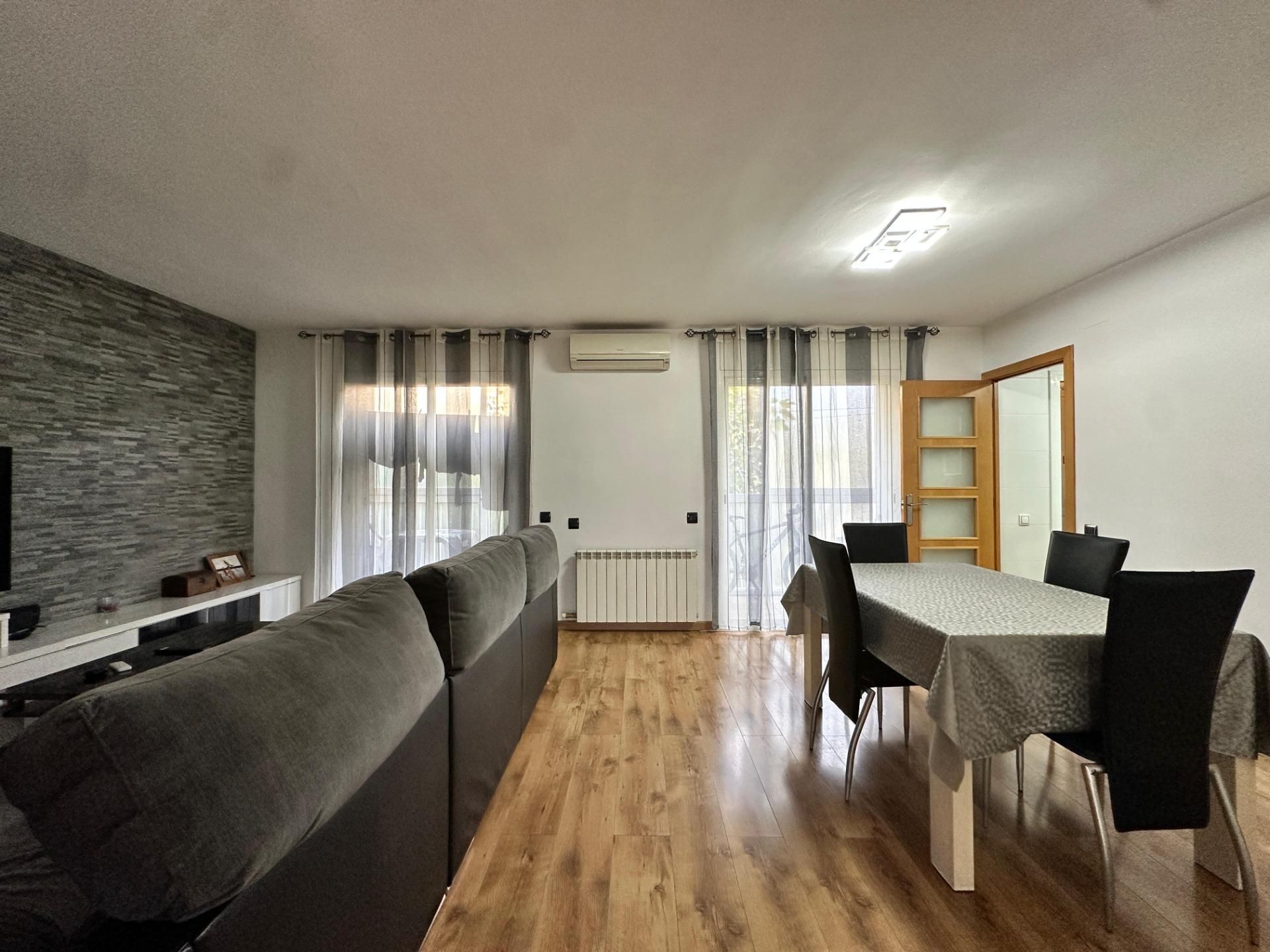Living room of Flat for sale in El Pont de Vilomara i Rocafort  with Air Conditioner, Heating and Parquet flooring