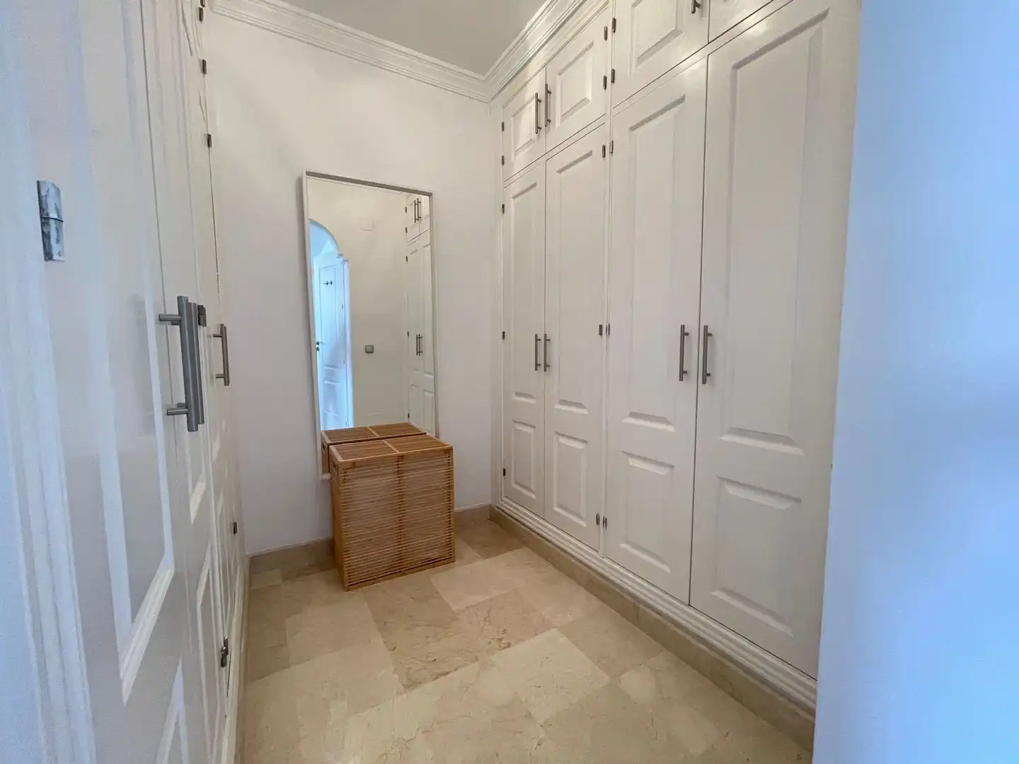 Apartamento en venta en Benahavís con Terraza, Amueblado y Piscina comunitaria