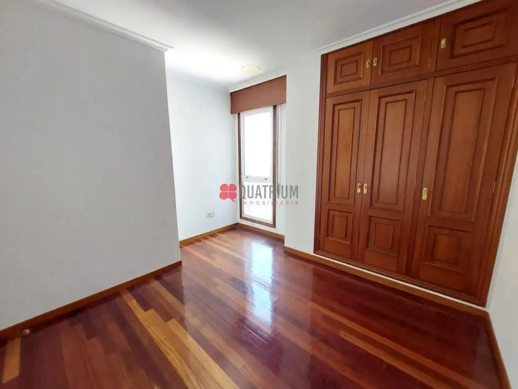 Habitación de Piso en venta en Santiago de Compostela  con Calefacción y Trastero