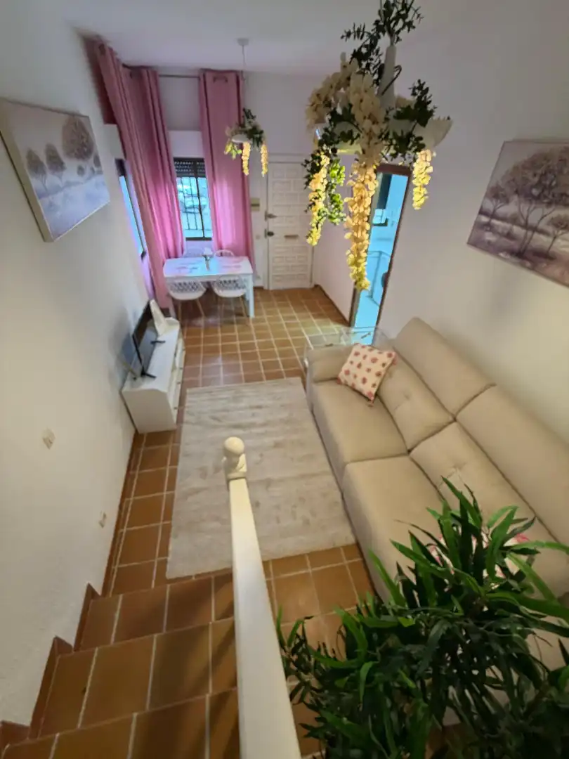 Sala de estar de Casa o chalet en venta en Navamorcuende con Calefacción, Terraza y Amueblado