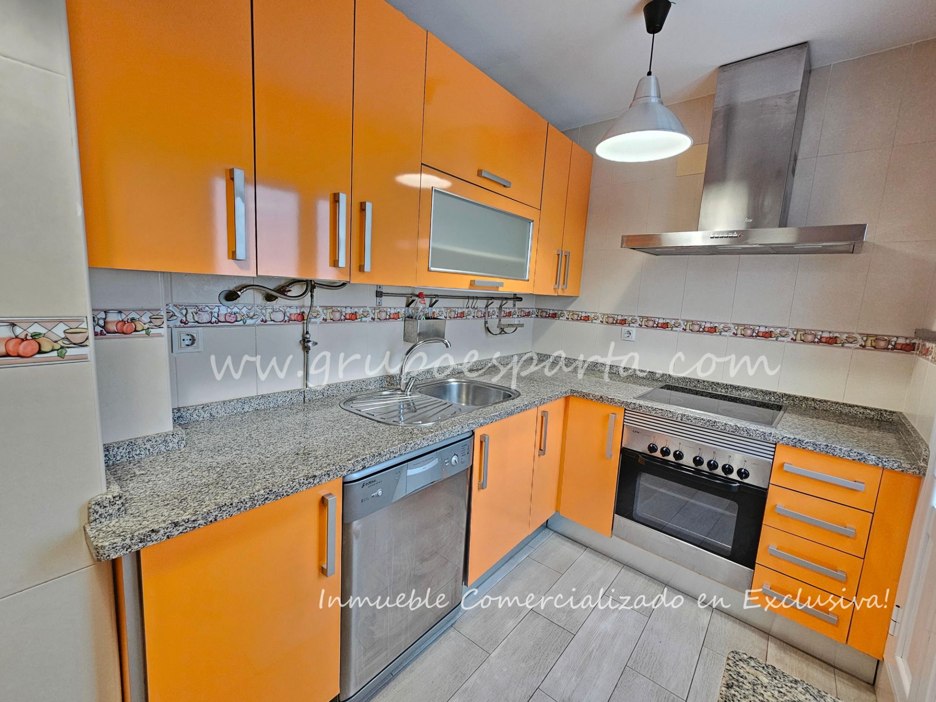 Cocina de Casa adosada en venta en Sanlúcar la Mayor con Terraza y Horno