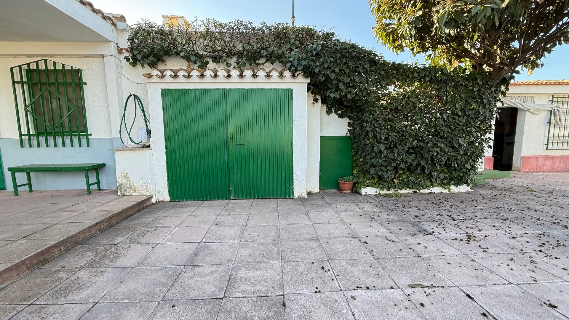 Vista exterior de Casa o xalet en venda en Barrax amb Calefacció, Piscina i Moblat