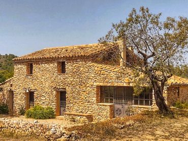 Casa rústica amb jardí en venda a TV-3025 56