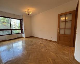 Living room of Flat to rent in  Madrid Capital  with Heating, Parquet flooring and Community pool