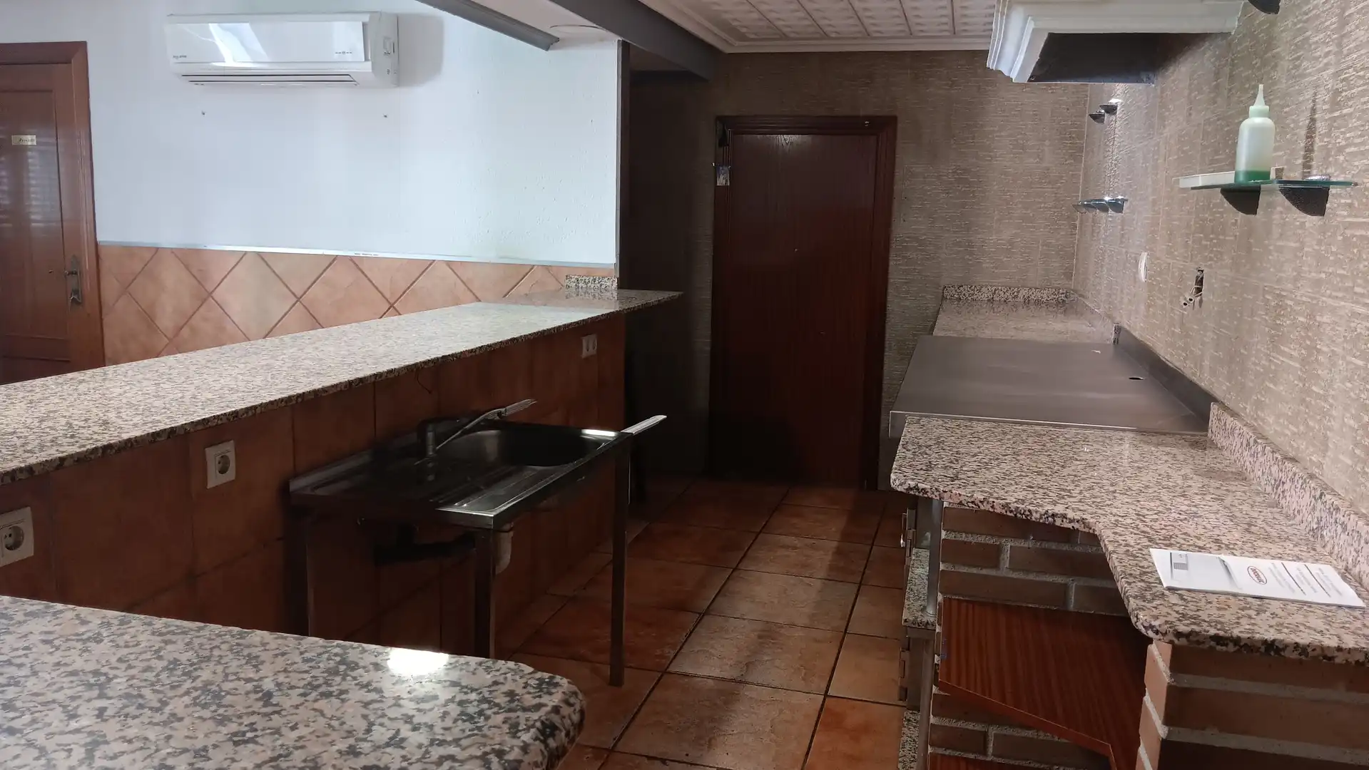 Local comercial en venda a Calle Lorenzo Roldán, imagen 3