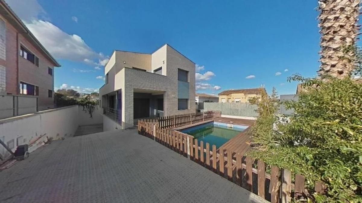 Swimming pool of House or chalet for sale in Vilanova i la Geltrú  with Private garden, Terrace and Community pool