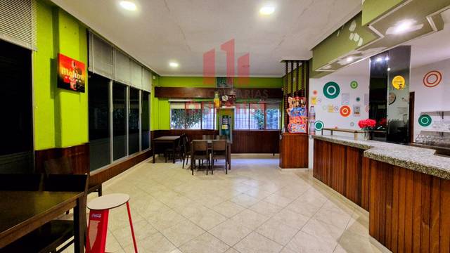 Local comercial en Alquiler en A Carballeira
