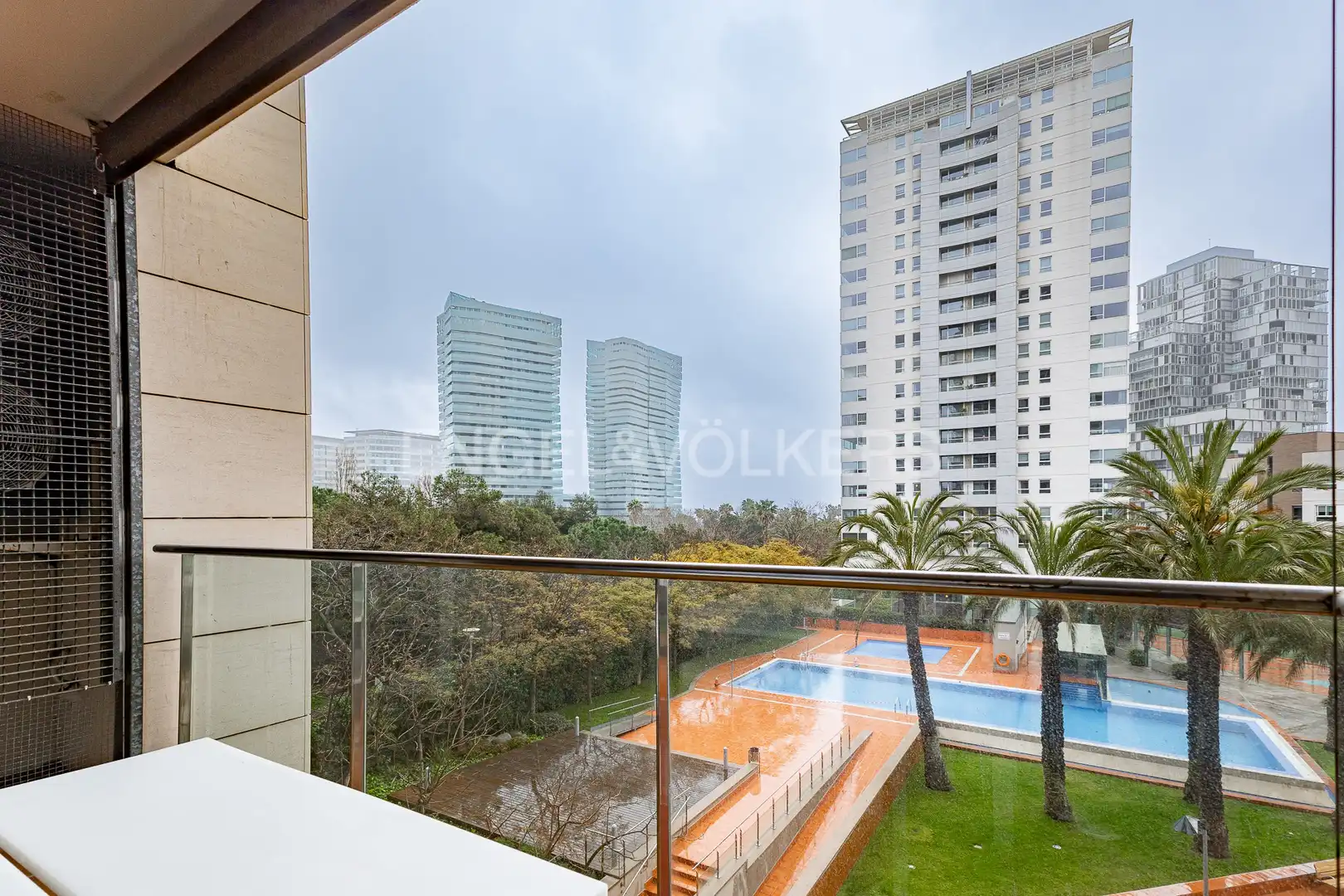 Außenansicht von Wohnung zur Miete in Barcelona mit Klimaanlage, Heizung und Parkett