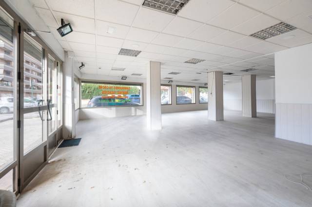 Local comercial en Venta en Avenida DE DILAR en Barrio de Zaidín