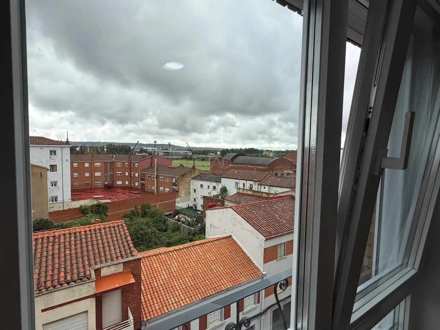 Vista exterior de Pis de lloguer en León Capital  amb Terrassa