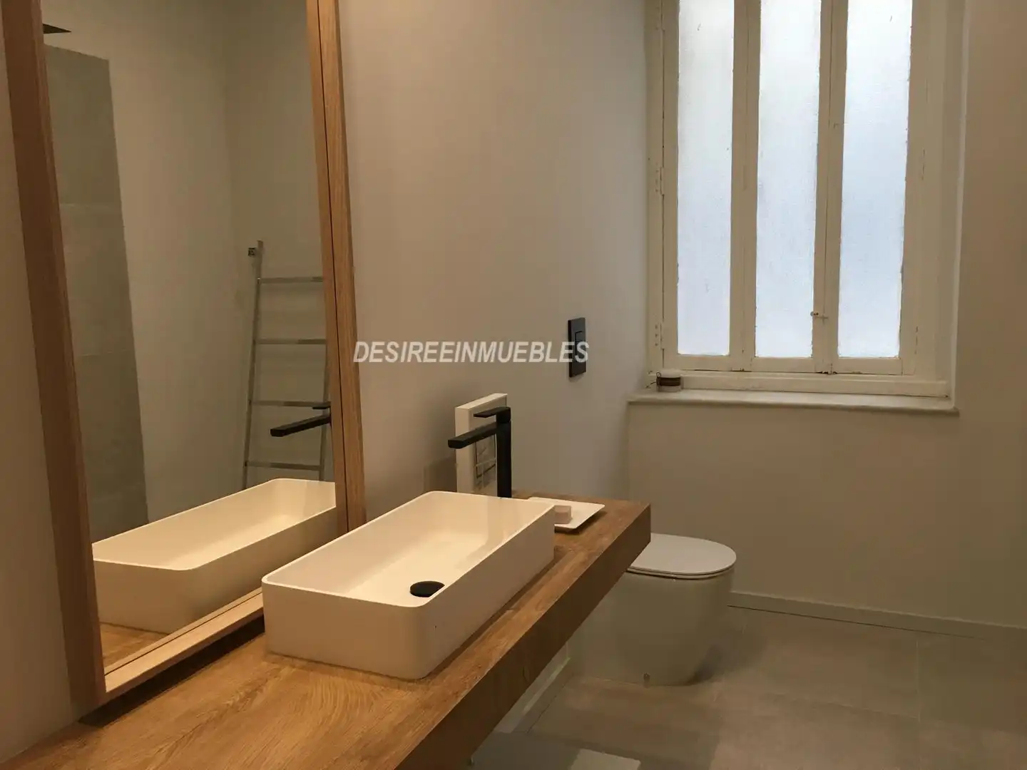Baño de Oficina de alquiler en Valencia con Aire acondicionado, Calefacción y Terraza