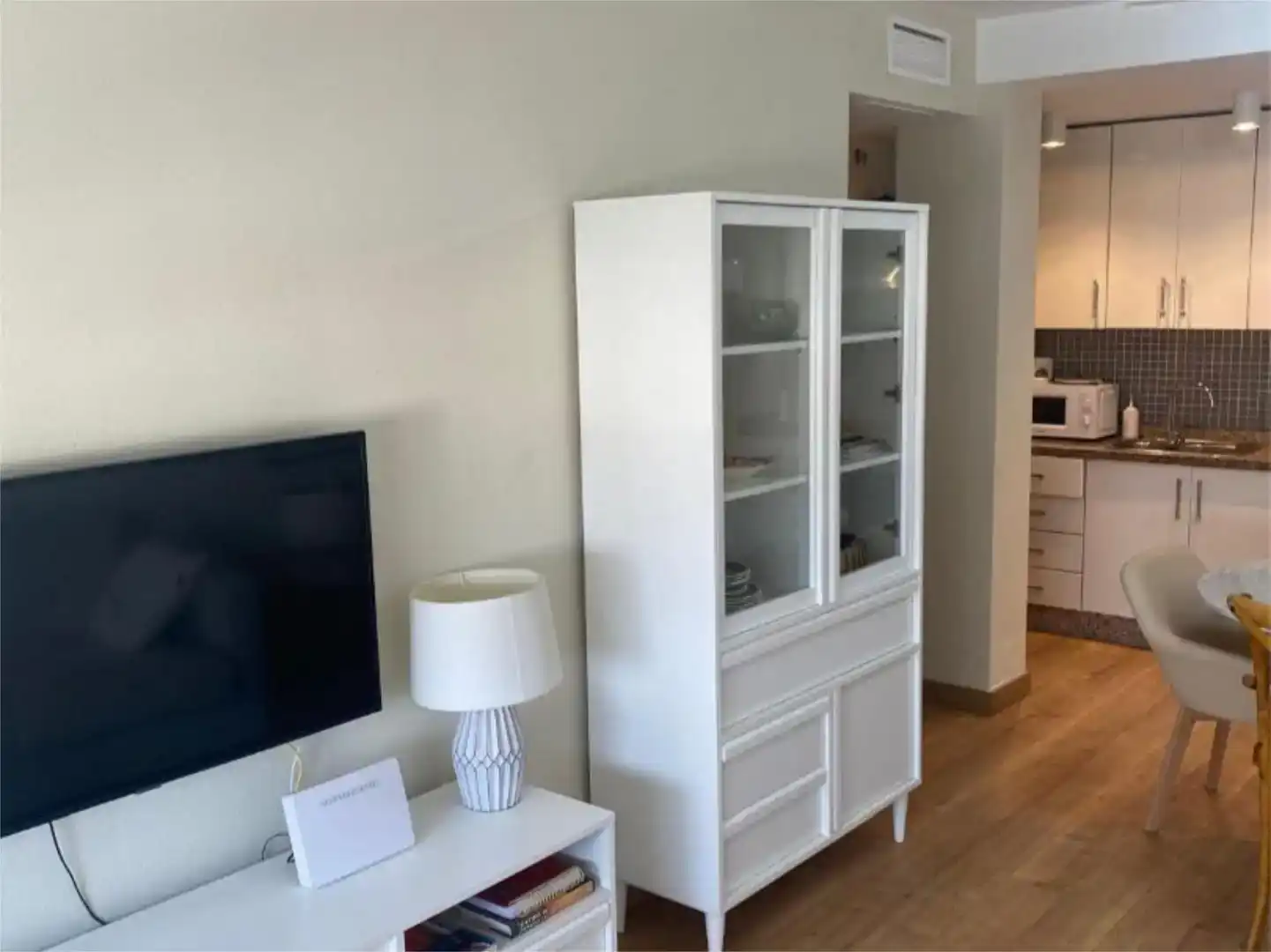 Wohnzimmer von Wohnung zur Miete in Roquetas de Mar mit Klimaanlage und Schwimmbad