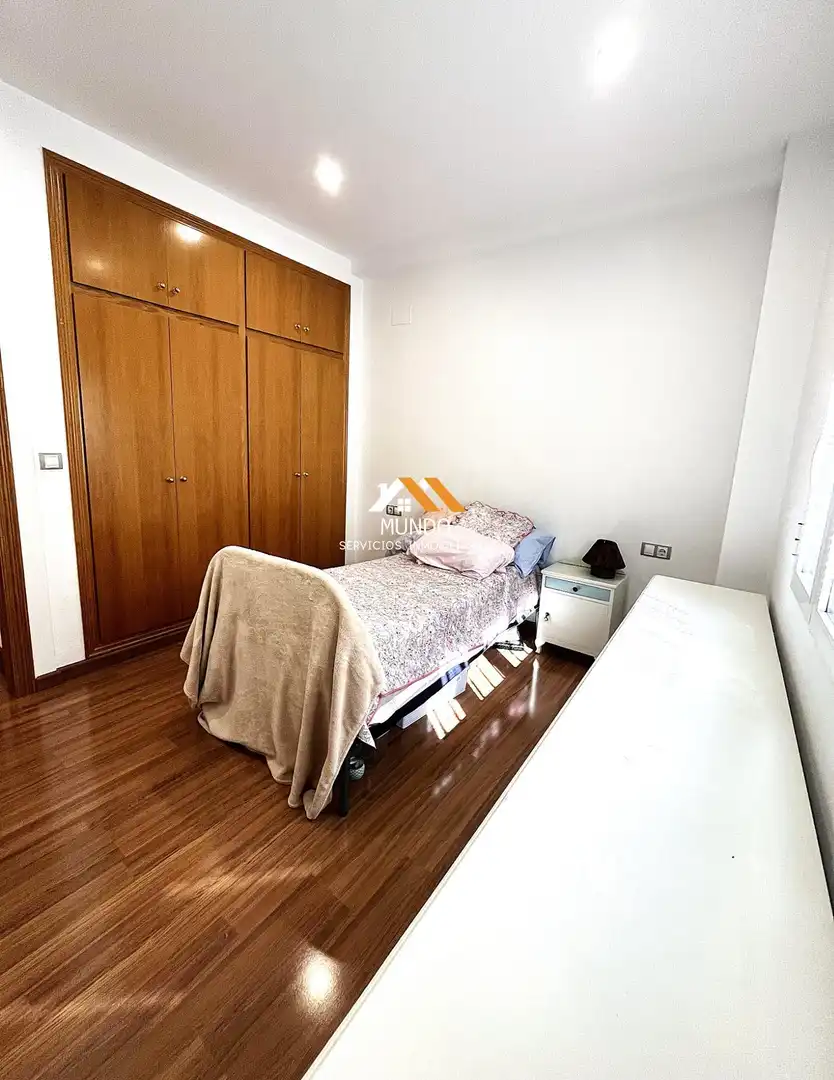 Dormitori de Casa o xalet en venda en Paterna amb Aire condicionat, Calefacció i Jardí privat