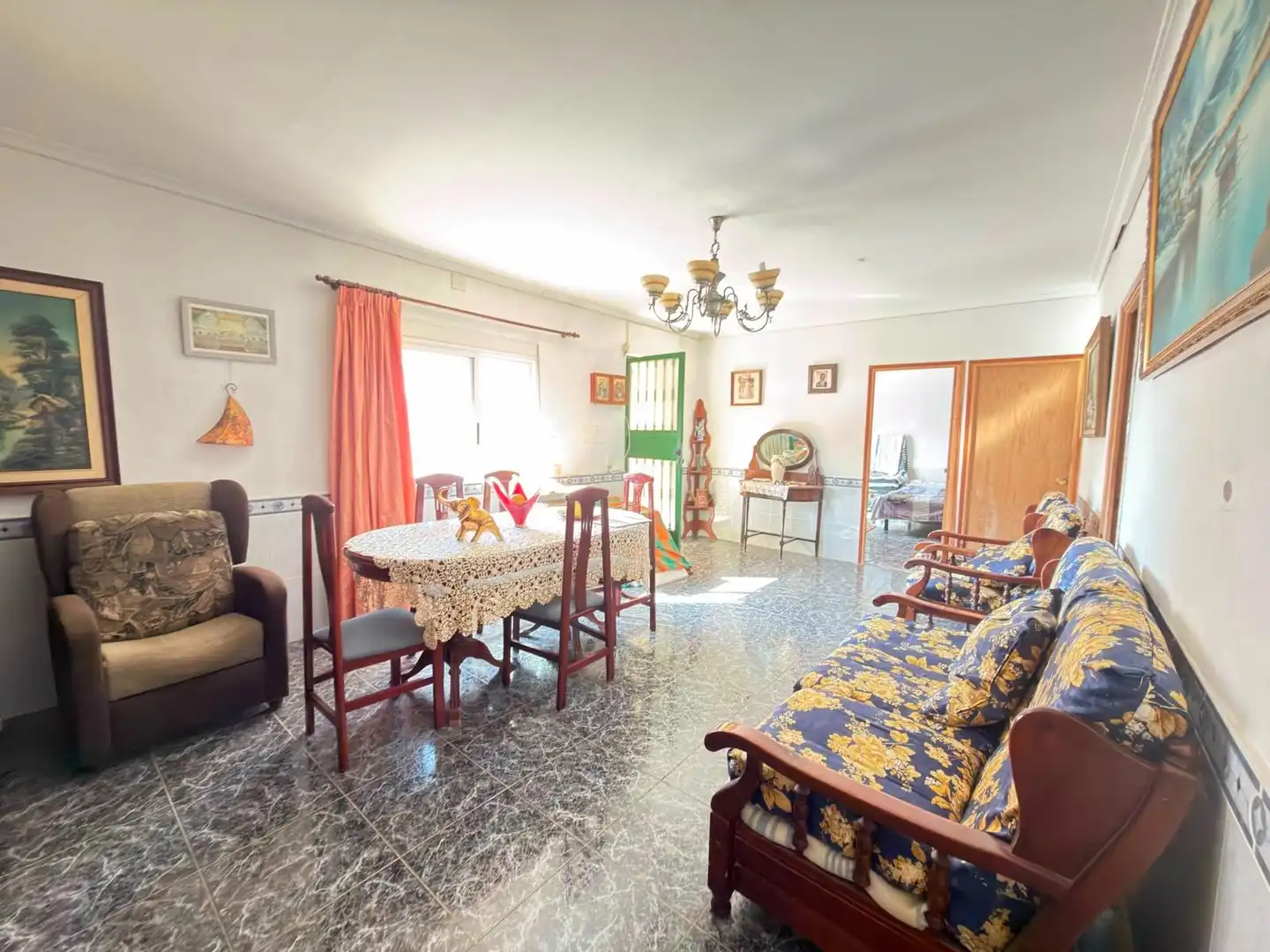 Sala de estar de Casa adosada en venta en Alicante / Alacant con Aire acondicionado, Calefacción y Jardín privado