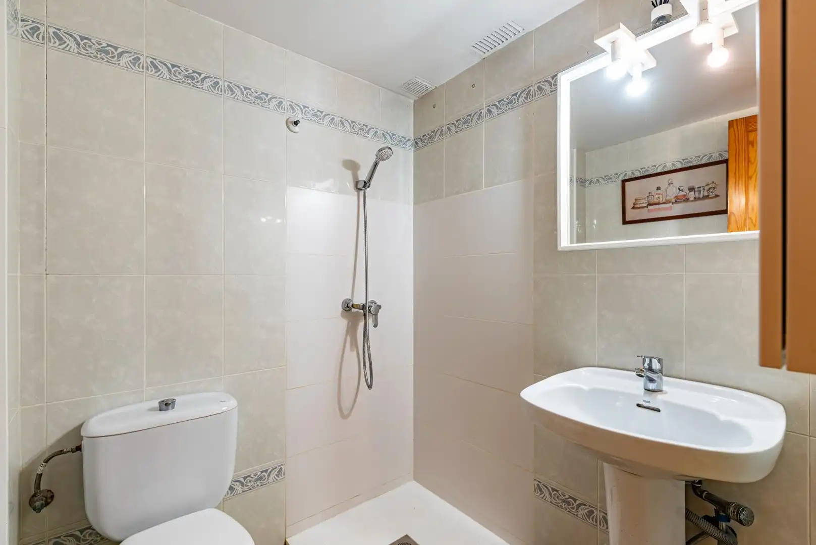 Badezimmer von Maisonette zum Verkauf in Calafell mit Heizung, Privatgarten und Terrasse
