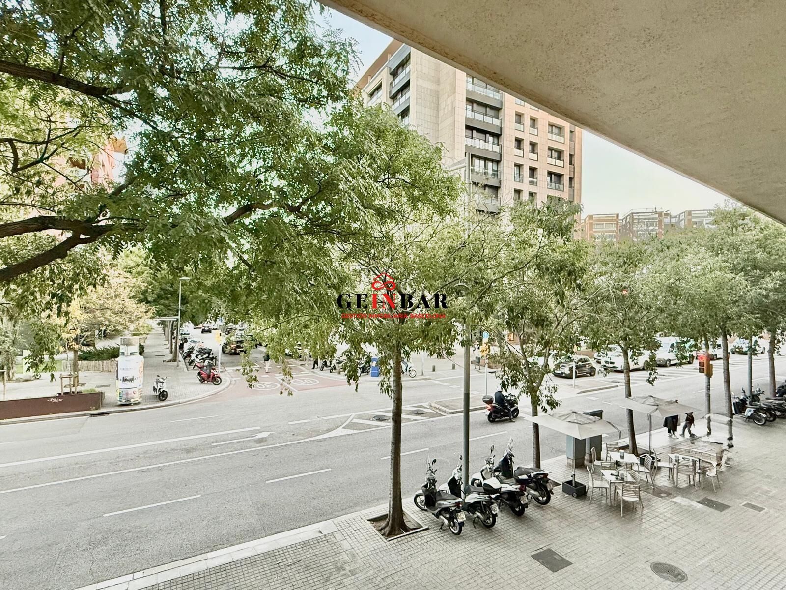 Oficina de lloguer a Ronda del General Mitre, Les Tres Torres, Sarrià - Sant Gervasi