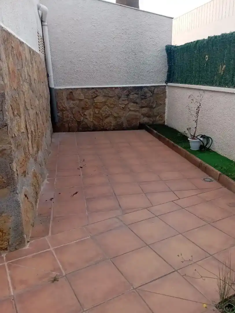 Terrasse von Wohnungen zur Miete in Oliva mit Klimaanlage, Privatgarten und Möbliert