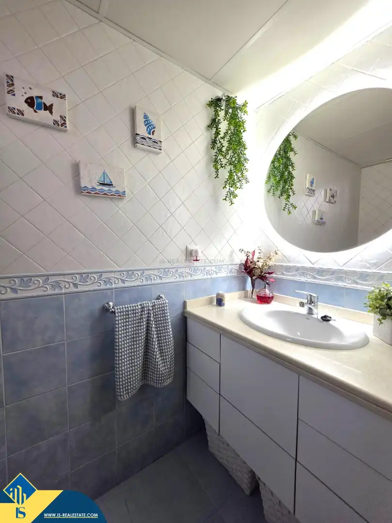 Bathroom of Houses for sale in Alicante / Alacant  with Terrace, Furnished and Community pool