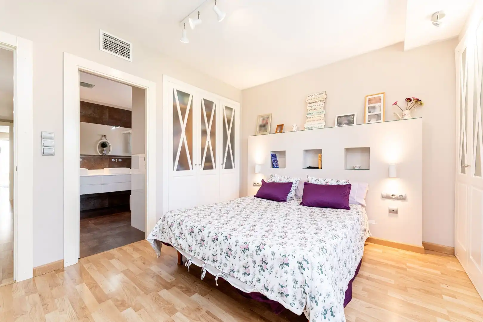 Habitación de Casa o chalet en venta en Alhaurín de la Torre con Aire acondicionado, Calefacción y Jardín privado