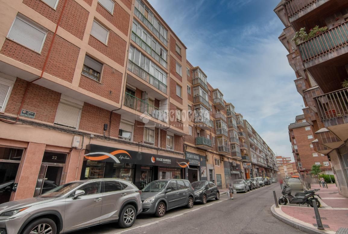 Vista exterior de Piso en venta en Valladolid Capital con Terraza