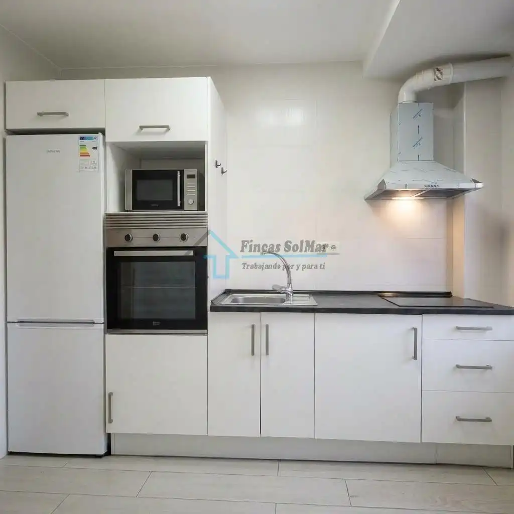 Cuina de Apartament en venda en Castellón de la Plana / Castelló de la Plana amb Moblat i Balcó