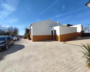 Vista exterior de Finca rústica en venda en Campillos amb Terrassa i Piscina