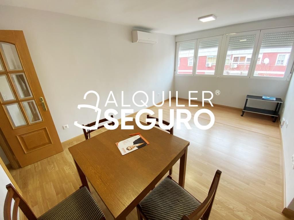 Bedroom of Flat to rent in  Madrid Capital  with Air Conditioner and Heating