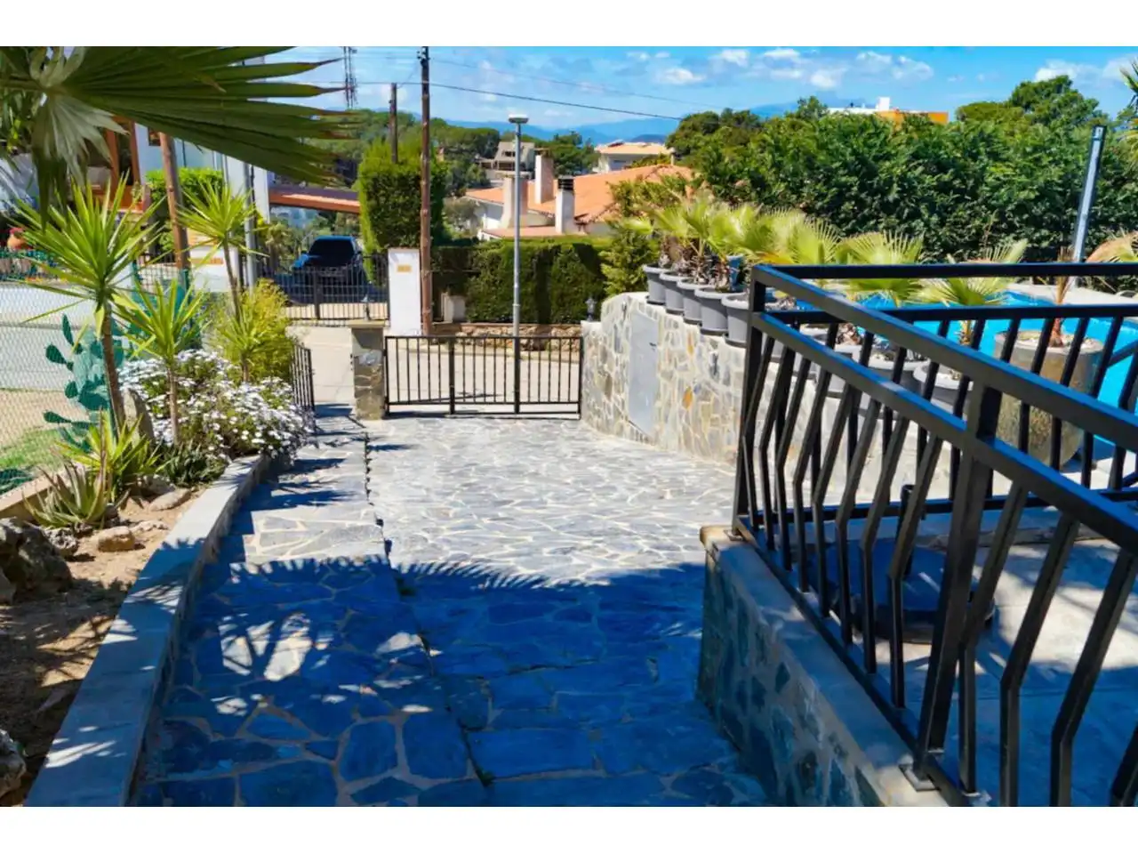 Vista exterior de Casa o xalet en venda en Lloret de Mar amb Aire condicionat, Calefacció i Jardí privat