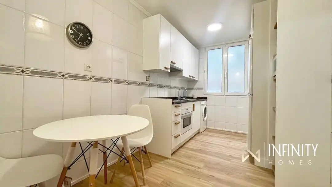 Cuina de Pis en venda en Bilbao  amb Calefacció, Terrassa i Balcó