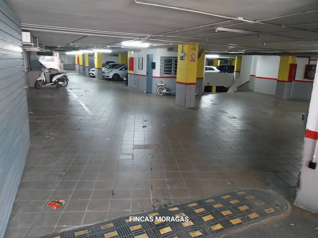 Aparcament de Garatge en venda en Sant Cugat del Vallès amb Alarma