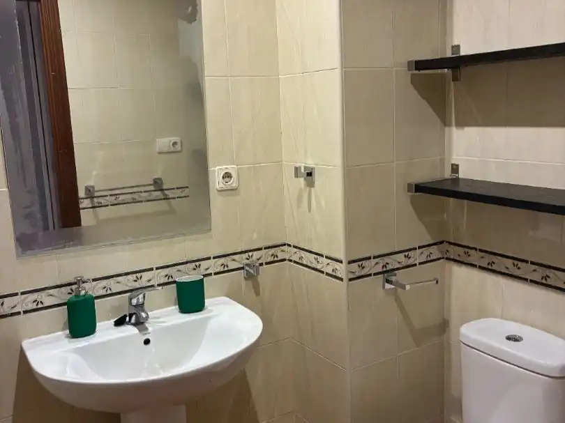 Badezimmer von Maisonette zur Miete in Dos Hermanas mit Klimaanlage, Privatgarten und Abstellraum