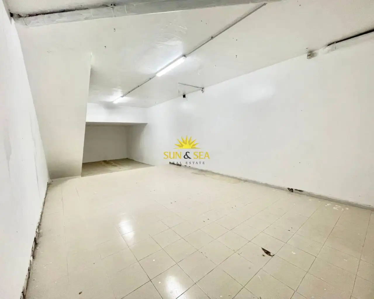 Commercial properties for rent in Avenida Habaneras - Curva de Palangre