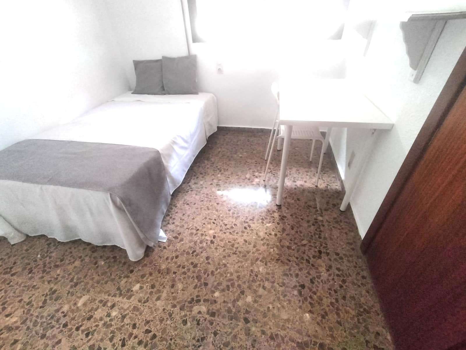 Dormitori de Pis per a compartir en  Valencia Capital amb Aire condicionat, Calefacció i Terrassa