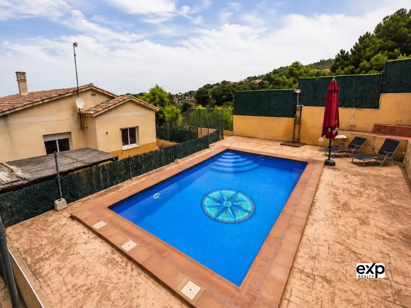 Schwimmbecken von Haus oder Chalet zum Verkauf in Calafell mit Heizung, Privatgarten und Terrasse