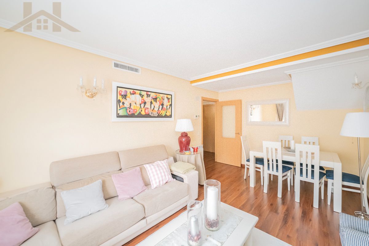 Living room of Attic for sale in Arroyomolinos (Madrid)  with Air Conditioner, Heating and Terrace