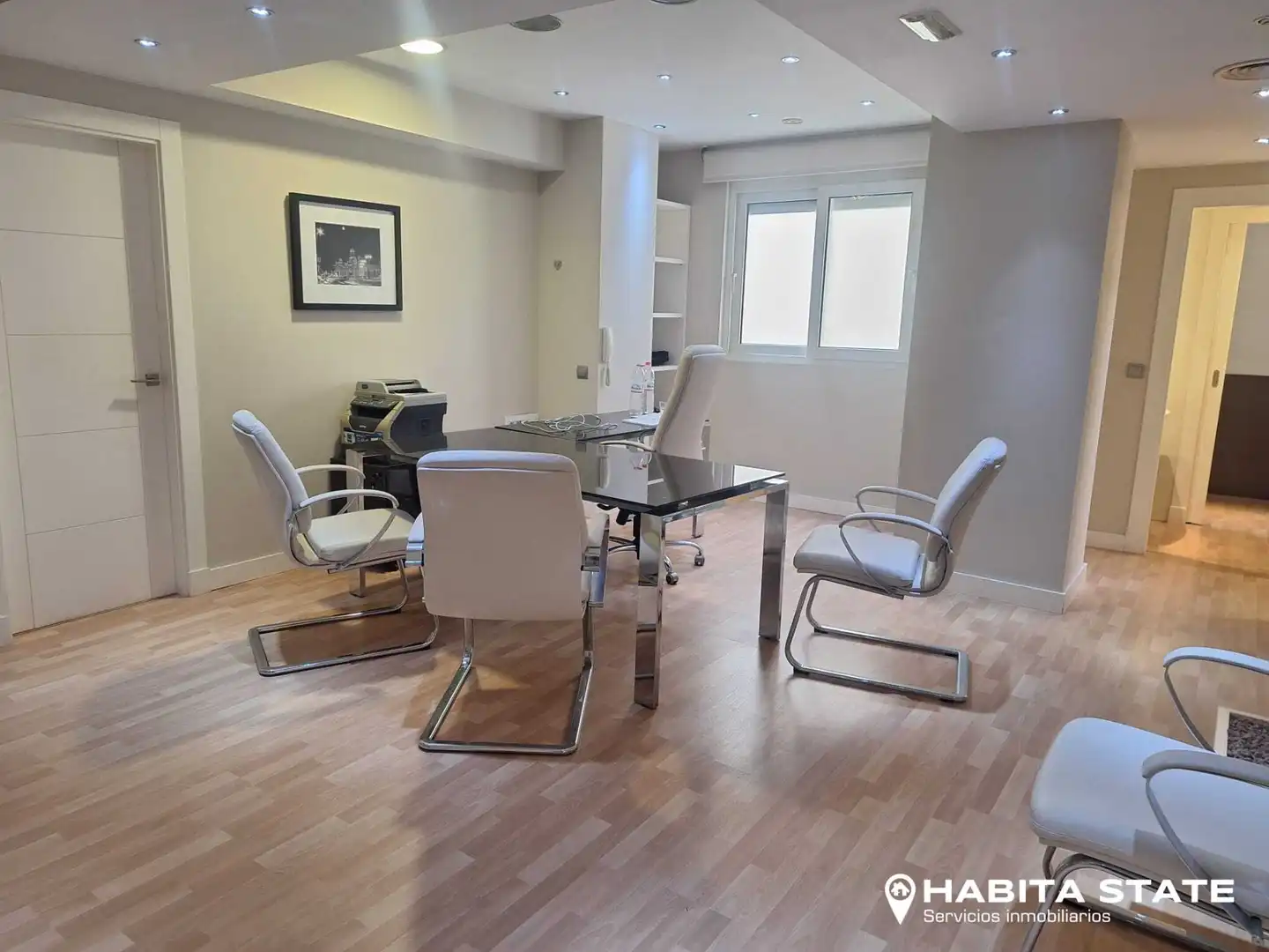 Büro zur Miete in Almería mit Klimaanlage, Heizung und Möbliert