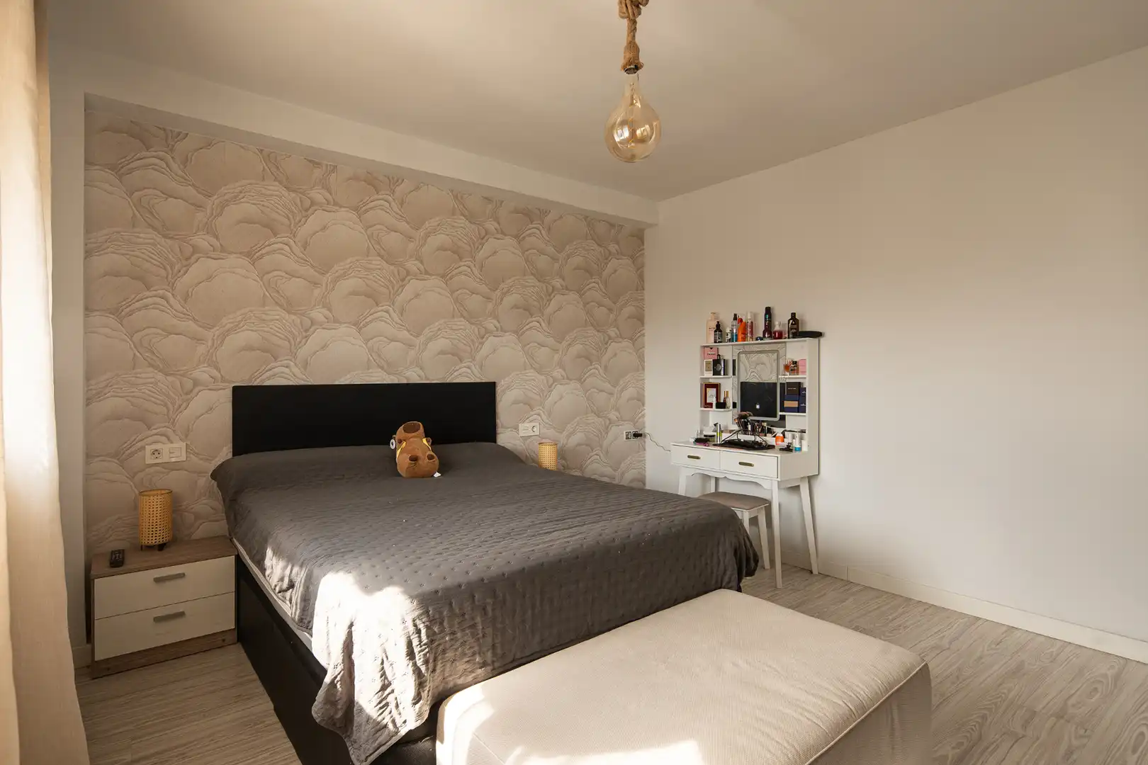 Bedroom of Flat for sale in Granada  with Air Conditioner, Parquet flooring and Terrace