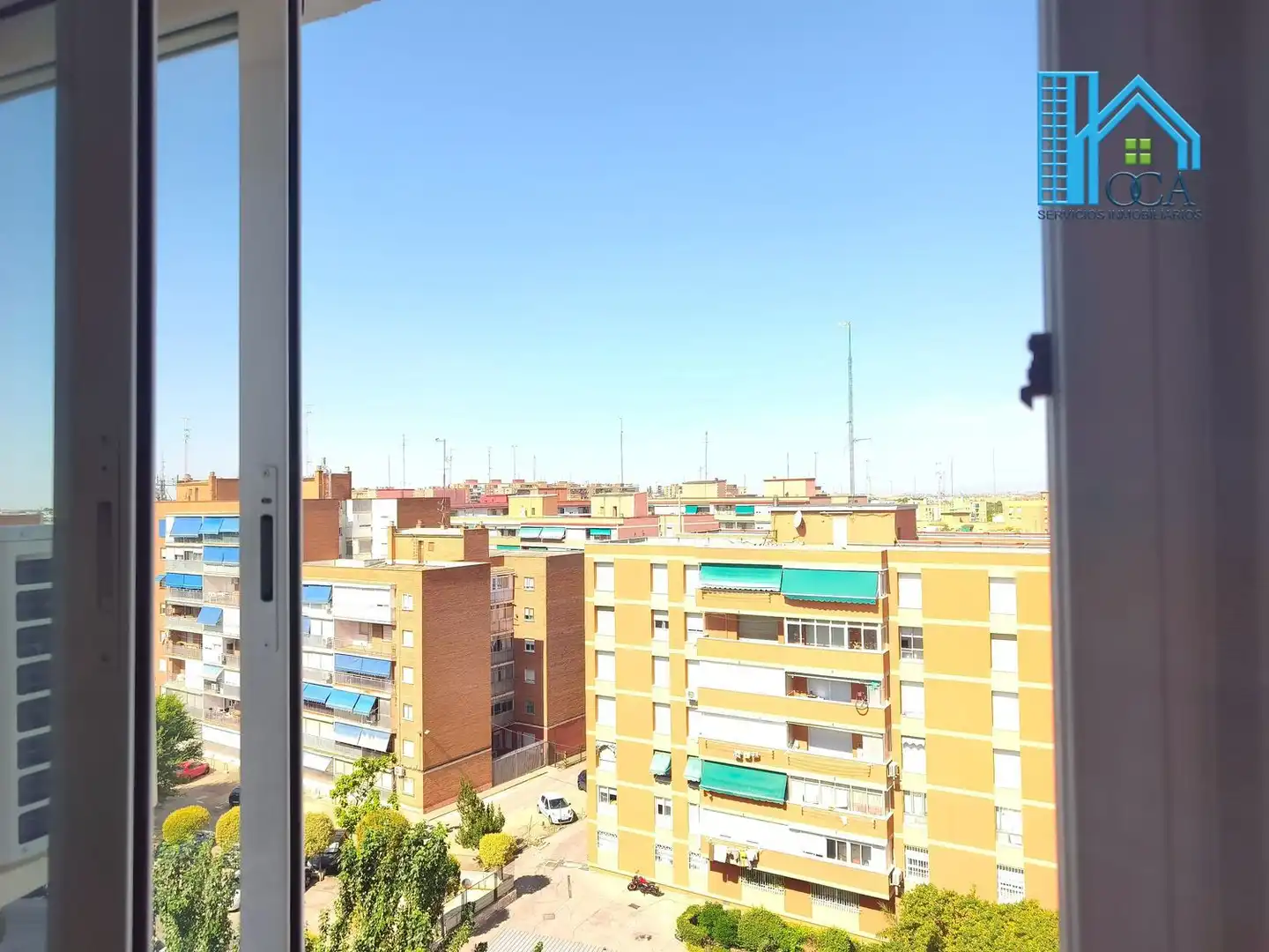Vista exterior de Piso en venta en Móstoles con Aire acondicionado, Jardín privado y Piscina comunitaria