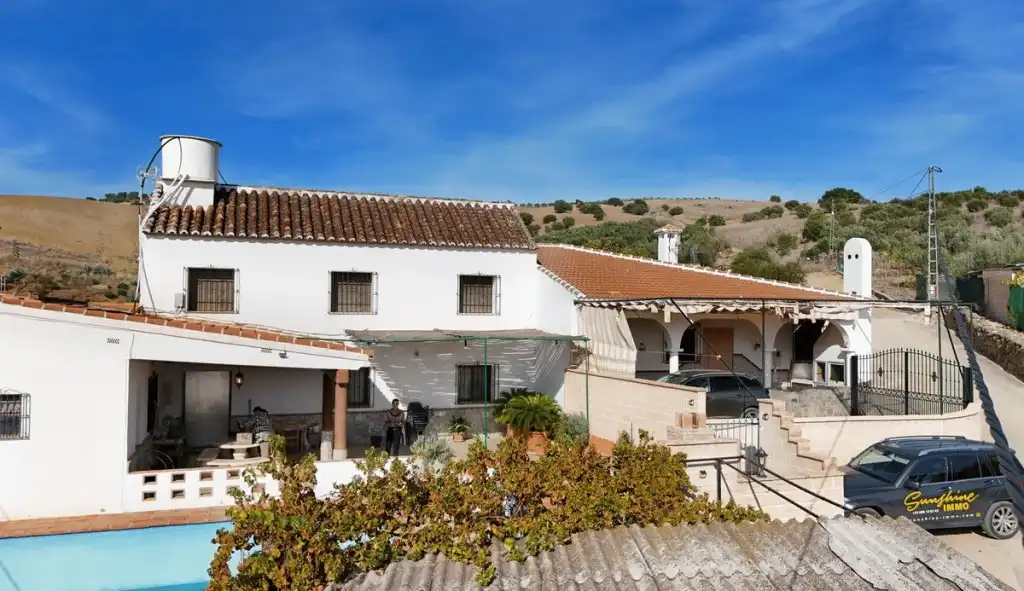 Vivienda con piscina en venta en Coín